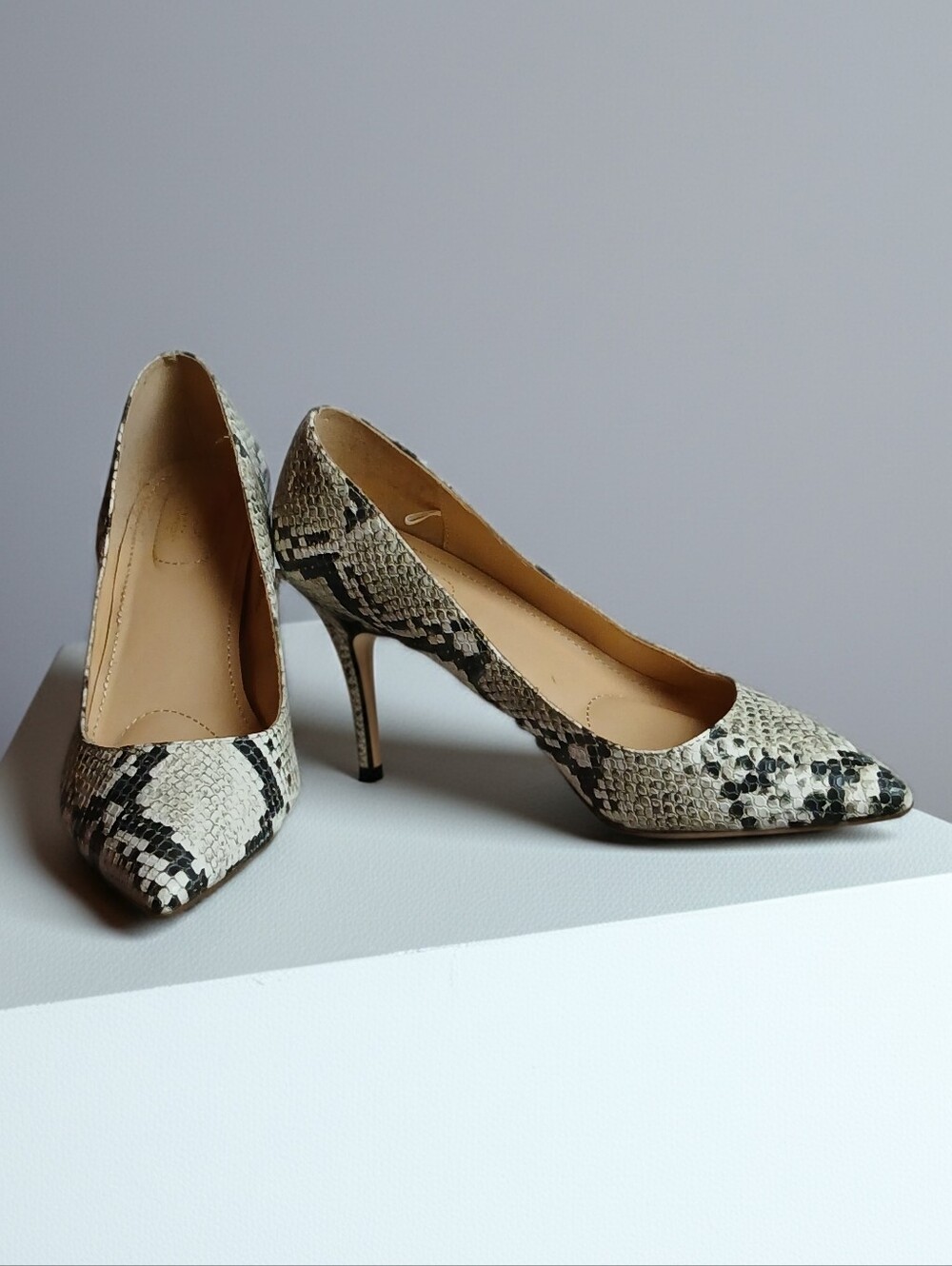 Jaclyn Smith Esme Faux Snakeskin Pointed Toe Pump Heels Size 8M